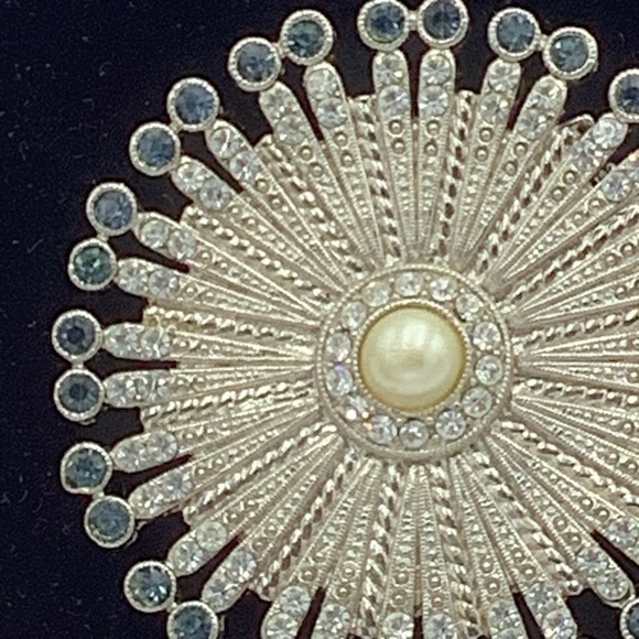 Silver Starburst Brooch with Pearl Center and Rhinestones - Picture 2 of 9